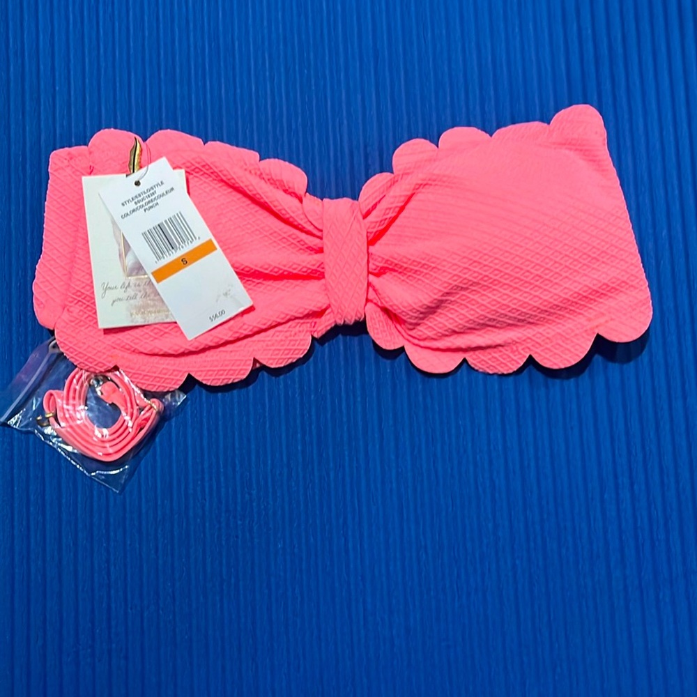 Jessica Simpson swimming top